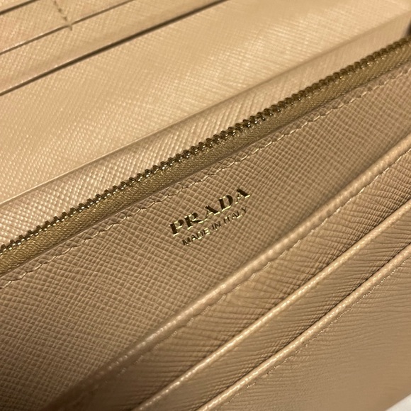 PRETTY VINTAGE PRADA WALLET ON A CHAIN - Picture 8 of 10